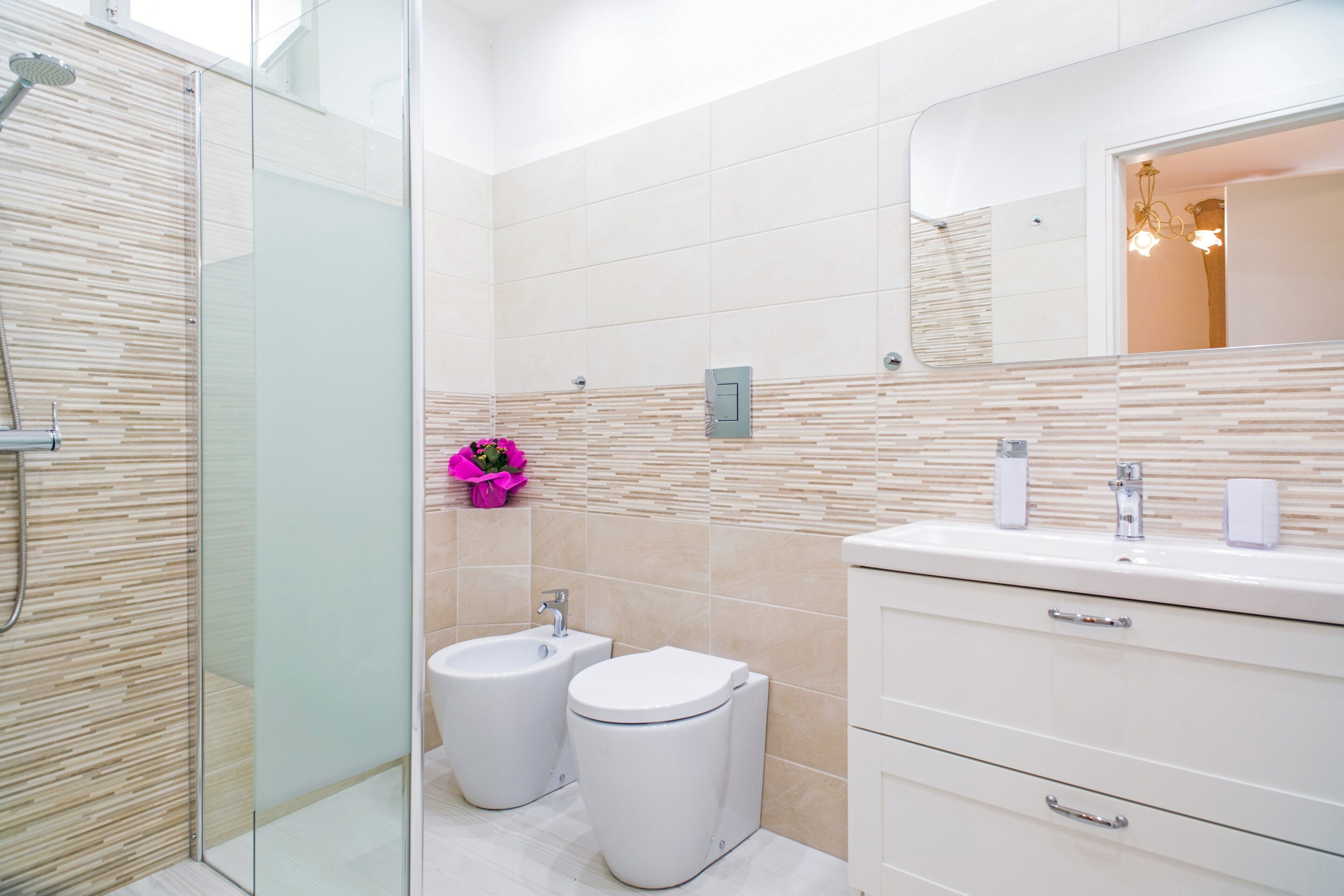 Bruser, hårtørrer, håndklæder