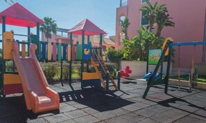 Children's area - Apartment 'Victoria Comfort' with Shared Pool, Wi-Fi and Air Conditioning (Quarteira)