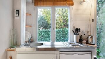 Fridge, microwave, stovetop, coffee/tea maker