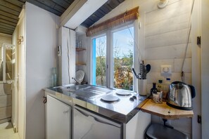 Fridge, microwave, stovetop, coffee/tea maker - Studio Apartment 'Little California' with Private Terrace, Wi-Fi and Air Conditioning (Cagnes-sur-Mer)