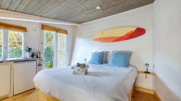 Free WiFi, bed sheets