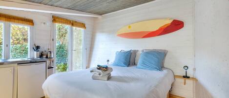 Free WiFi, bed sheets