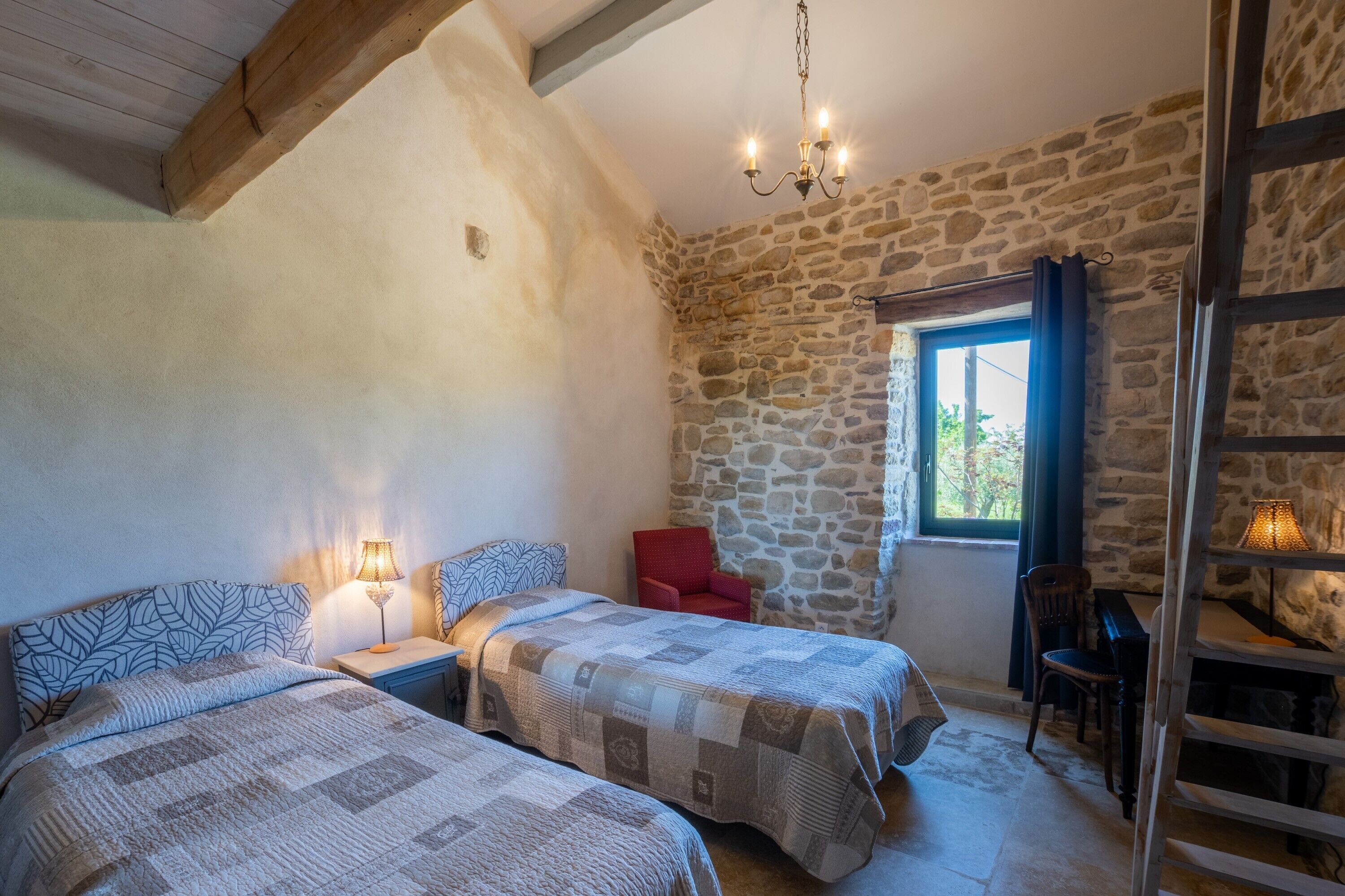2 chambres, fer et planche à repasser, Wi-Fi gratuit, draps fournis
