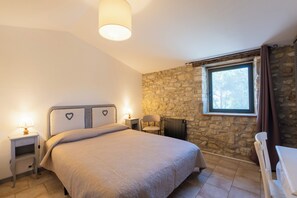 3 chambres, fer et planche à repasser, Wi-Fi gratuit, draps fournis