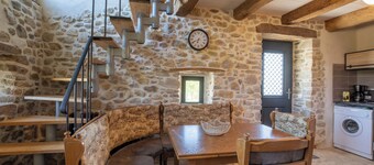Cottage 'Gite Figuier Et Vignes' with Shared Pool, Private Terrace and Wi-Fi