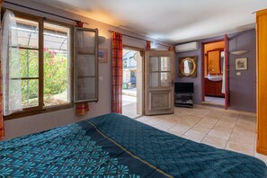 6 bedrooms, free WiFi, bed sheets