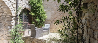 Holiday Home 'Mas Le Bragalou' with Mountain View, Private Pool and Wi-Fi