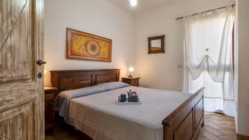 2 bedrooms, bed sheets