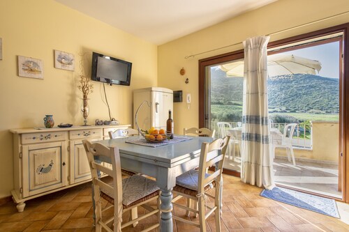 Apartment 'Casa Al Mare' with Sea View, Private Terrace and Air Conditioning