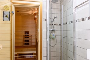 Douche, articles de toilette gratuits, sèche-cheveux