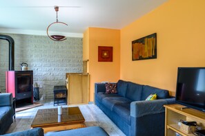 TV, lareira, DVD player