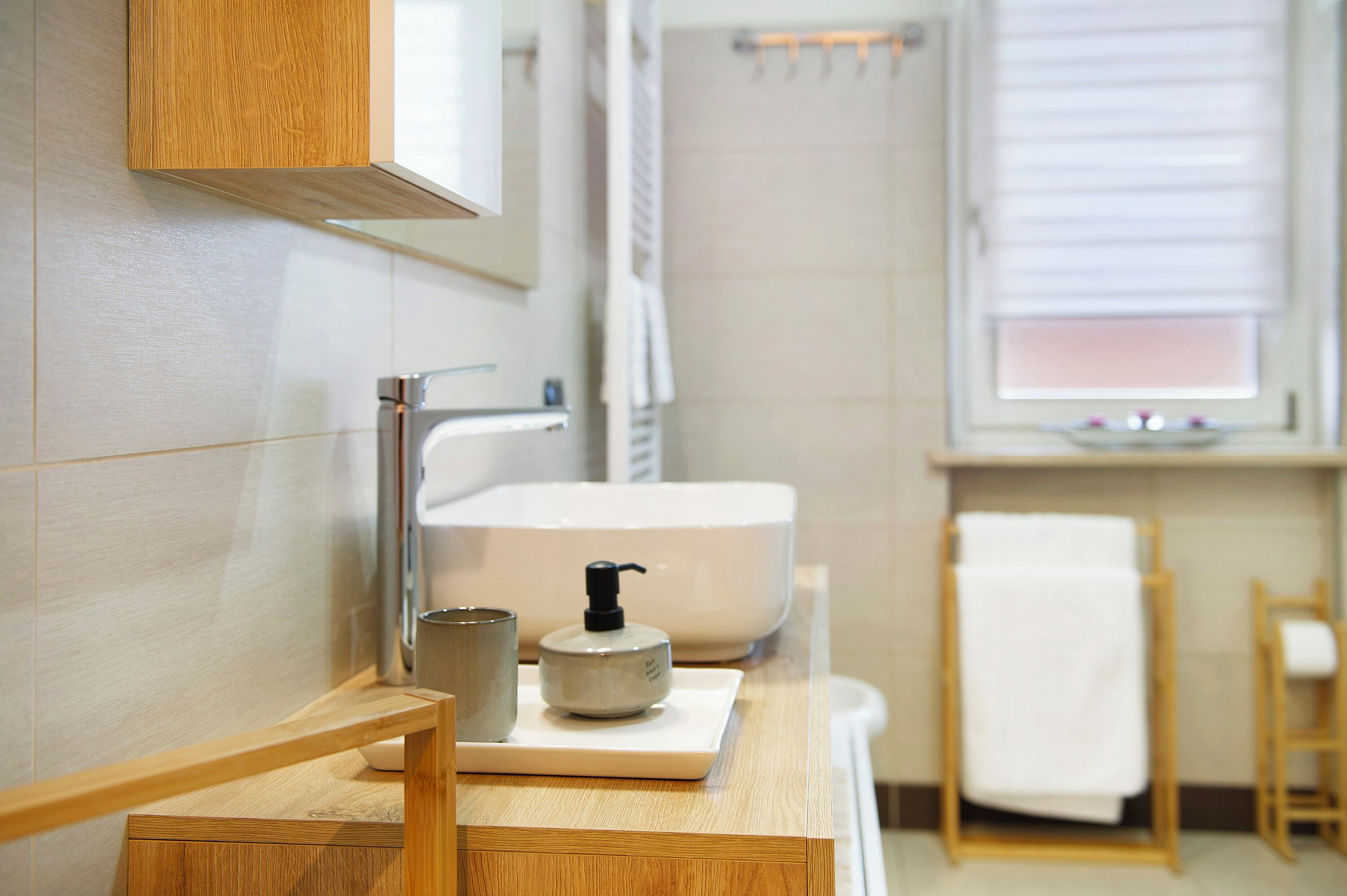 Douche, sèche-cheveux, serviettes fournies