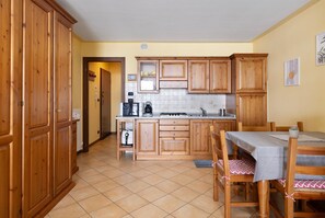 Dining - Studio Apartment 'Plain Soleil Ski Home' with Balcony (Prato Nevoso)