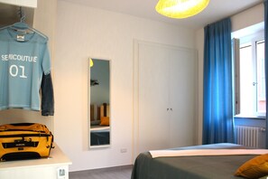 1 habitación, tabla de planchar con plancha, wifi gratis y ropa de cama 