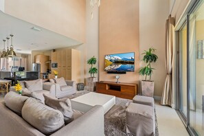 Una televisión, una oficina