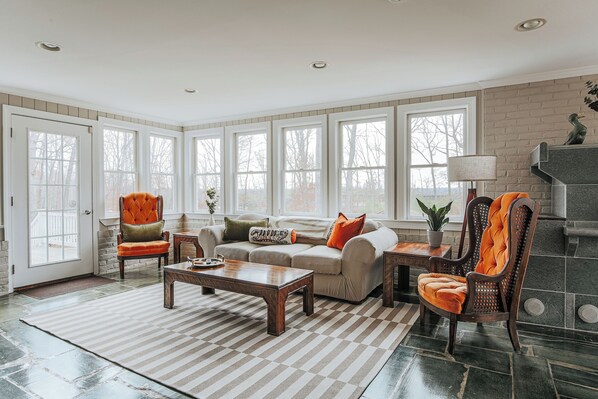 Smart TV, DVD player, books