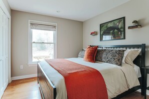 3 bedrooms, desk, iron/ironing board, free WiFi