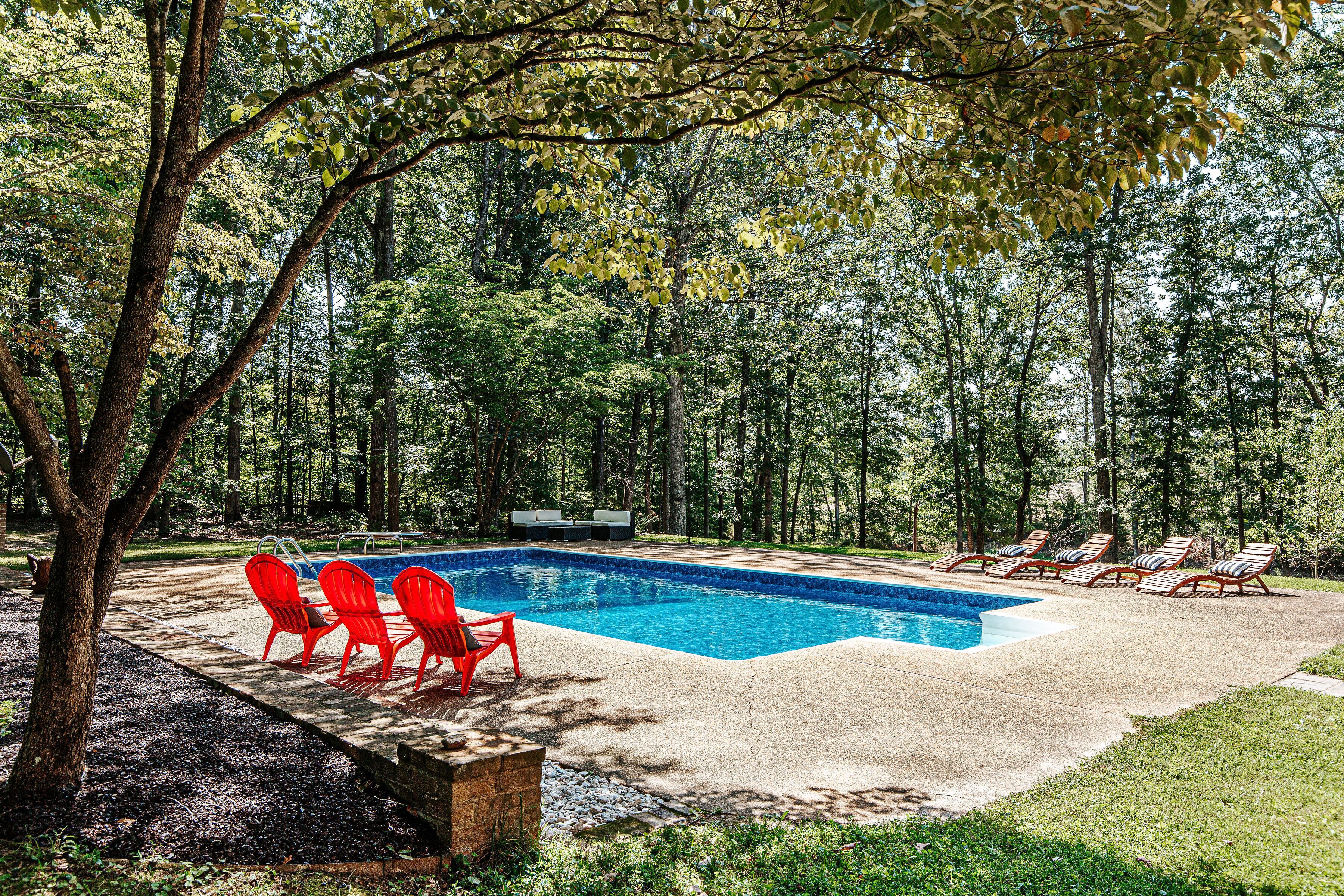 2 Bedrooms in Wine Region of Year + Pool, Pond, Pool Table & Fire Pit