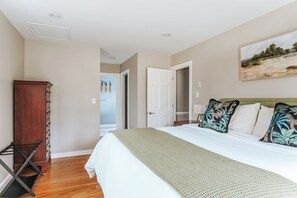 3 bedrooms, desk, iron/ironing board, free WiFi