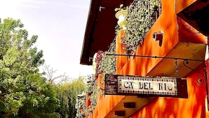 A building with a sign reading "CA DEL RIO". - relais Cà del rio (Pianoro)