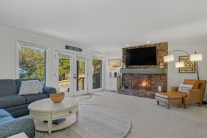 Televisor intel·ligent i llar de foc 