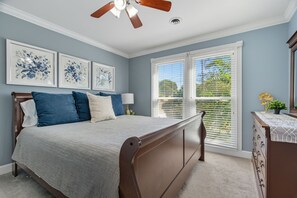 3 bedrooms, iron/ironing board, free WiFi, bed sheets - Lakehouse w/ Swim Spa, Hot Tub, FIre Pit-Close to Nash! (Hendersonville)