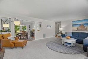 Smart TV, fireplace - Lakehouse w/ Swim Spa, Hot Tub, FIre Pit-Close to Nash! (Hendersonville)