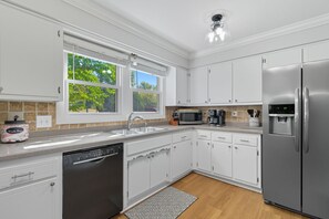 Frigorífic, microones, forn i placa de cuina 