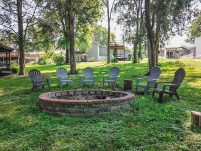 Private Lakehouse with Hot Tub near Nashville!