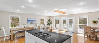 Huge Lakehouse w/Pool, Hot Tub & Fire Pit Near Nashville!