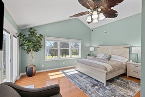 6 habitaciones, tabla de planchar con plancha y cuna de viaje 