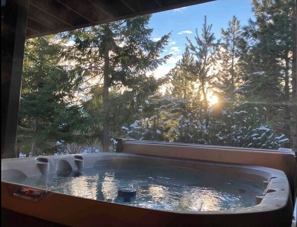 Bañera de hidromasaje al aire libre