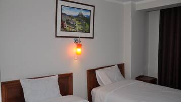 Kahden hengen comfort-huone (kaksi sänkyä) | Työpöytä, ilmainen Wi-Fi, vuodevaatteet