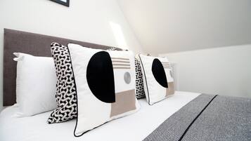1 bedroom, desk, iron/ironing board, internet