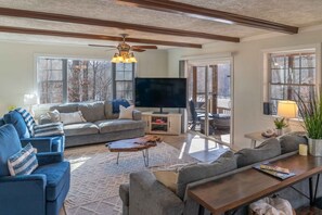 TV connectée, cheminée, jeux vidéo