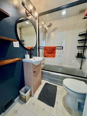 Hair dryer - Capitol Hill Carriage House (Washington)