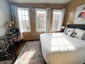 1 bedroom, iron/ironing board, WiFi, bed sheets - Capitol Hill Carriage House (Washington)