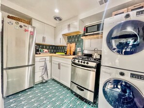 冰箱、微波炉、烤箱、炉灶