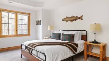 4 bedrooms, iron/ironing board, travel crib, free WiFi