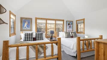4 slaapkamers, een strijkplank/strijkijzer, reisbedje, gratis wifi
