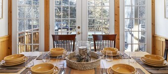 The Lodge, 'North Woods' Galena escape w/ hot tub & fire pit!