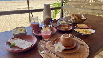 Free daily cooked-to-order breakfast