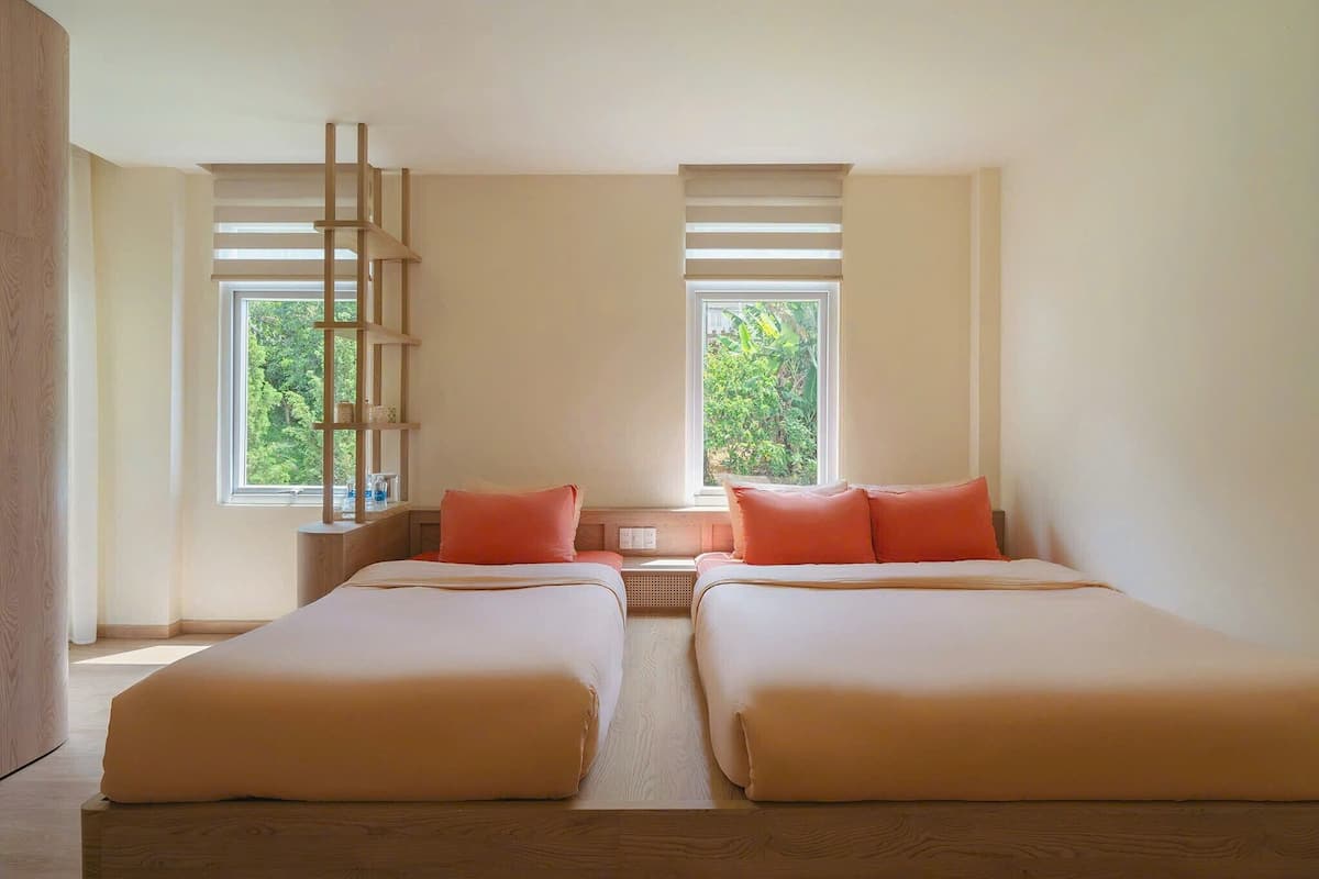 Premium bedding, desk, blackout curtains