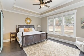 5 chambres, fer et planche à repasser, lit parapluie, Wi-Fi gratuit