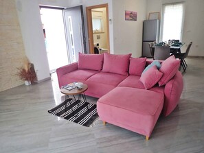 TV - Holiday apartment mit Klimaanlage und Pool (Maslenica)