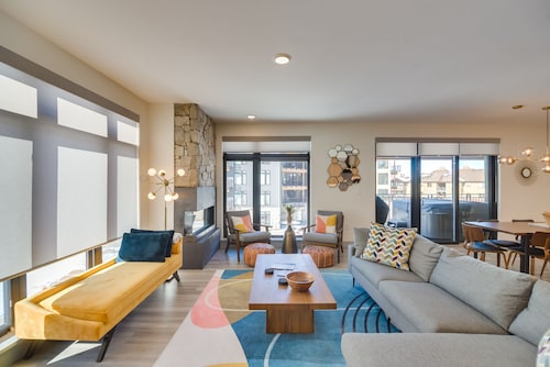 Winter Park Condo w/ Hot Tub, Balcony & Shuttle!