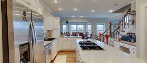 Fridge, microwave, stovetop, dishwasher