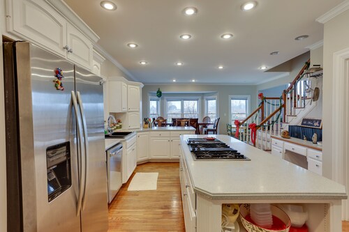 6 Mi to Bourbon Trail: Group Estate on 20 Acres