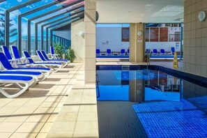 Piscina coperta, una piscina riscaldata
