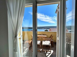 Interior - Holiday apartment with sea view and barbecue facilities (Čižići)